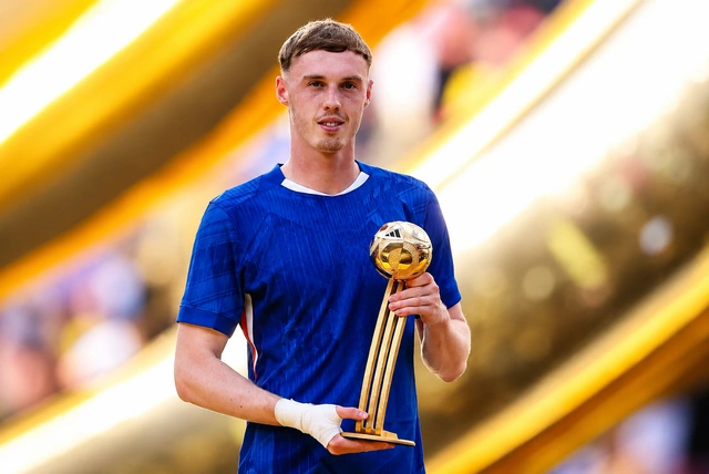 Cole Palmer playing for Chelsea during a Premier League match