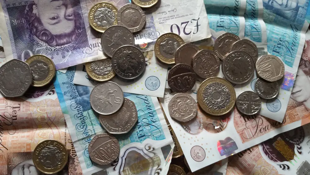 Pound sterling notes, a reminder that dollar salary figures do not convert to a UK offer
