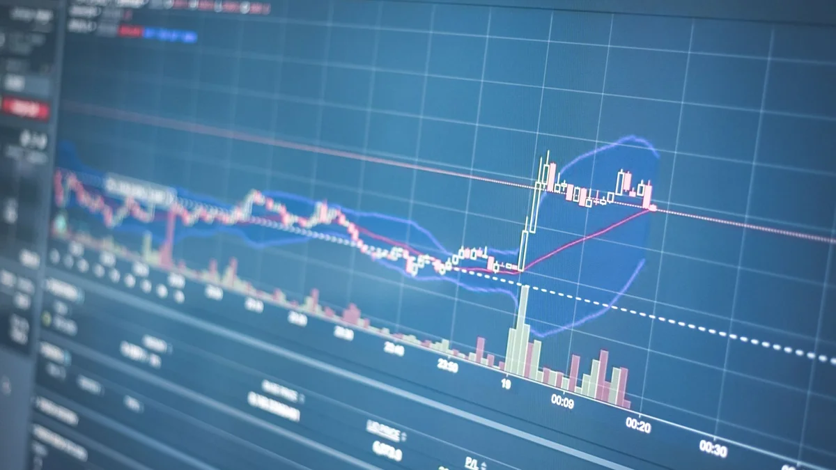 A financial chart tracking cash runway and monthly burn rate
