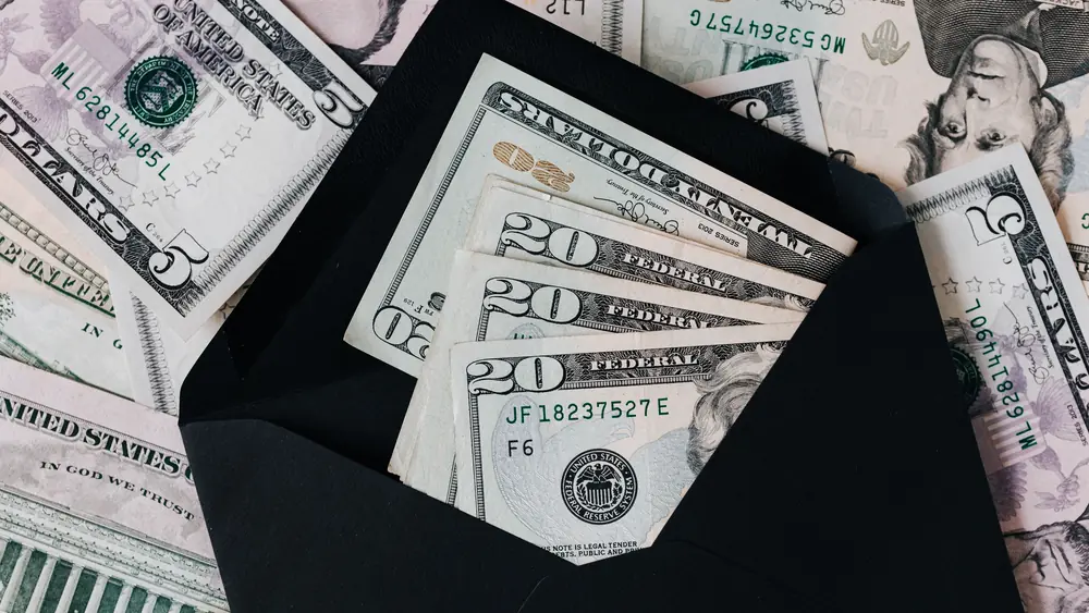 Holiday budget planning before travel