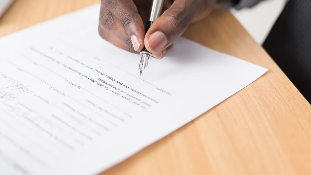 Contract labels do not decide employment status