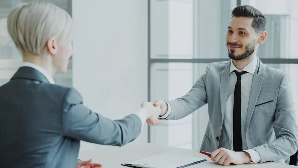Choosing between invoice factoring and invoice discounting for your business